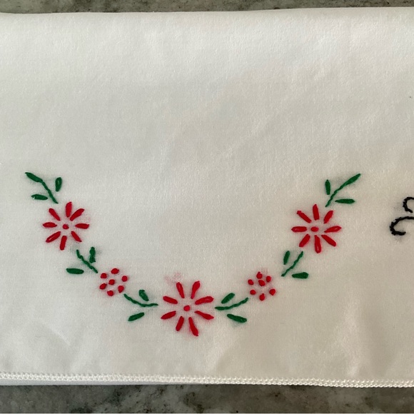 Vintage set of 2 hand embroidered pillowcases butterflies 30””x20” - Picture 3 of 9